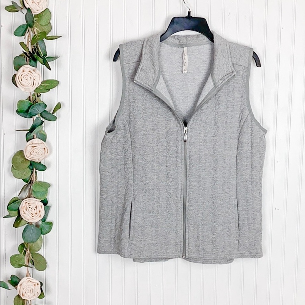 LEO & NICOLE Zip Up Vest